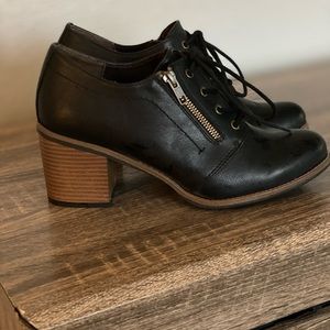 WHITE MOUNTAIN Desaray women's black vegan leather lace-up oxford heeled booties